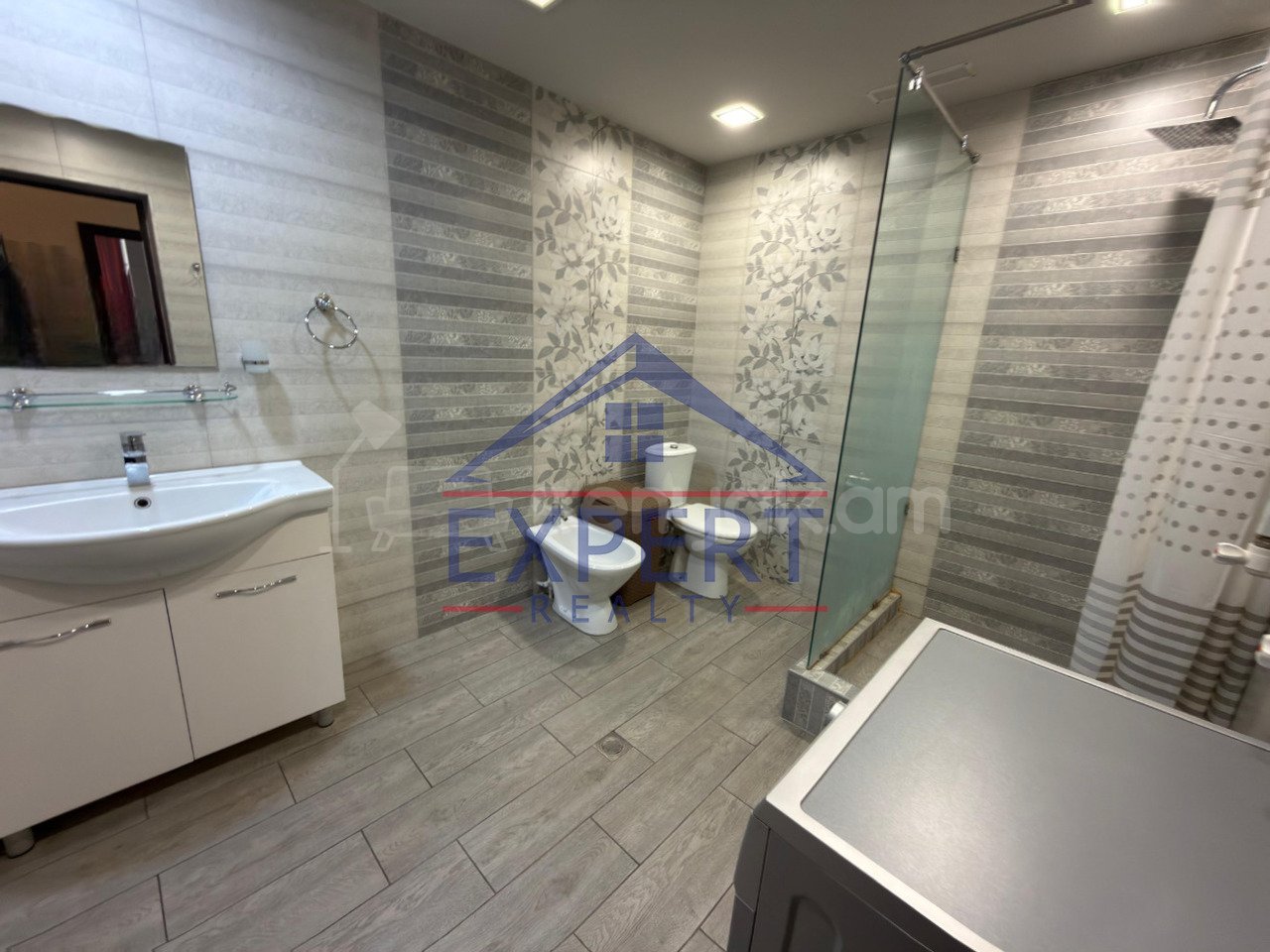 2 Սենյականոց Բնակարան Քարե Շենքում, 82քմ, 5/5 հարկ, Կապիտալ Վերանորոգված, Կահավորված, Արևկող