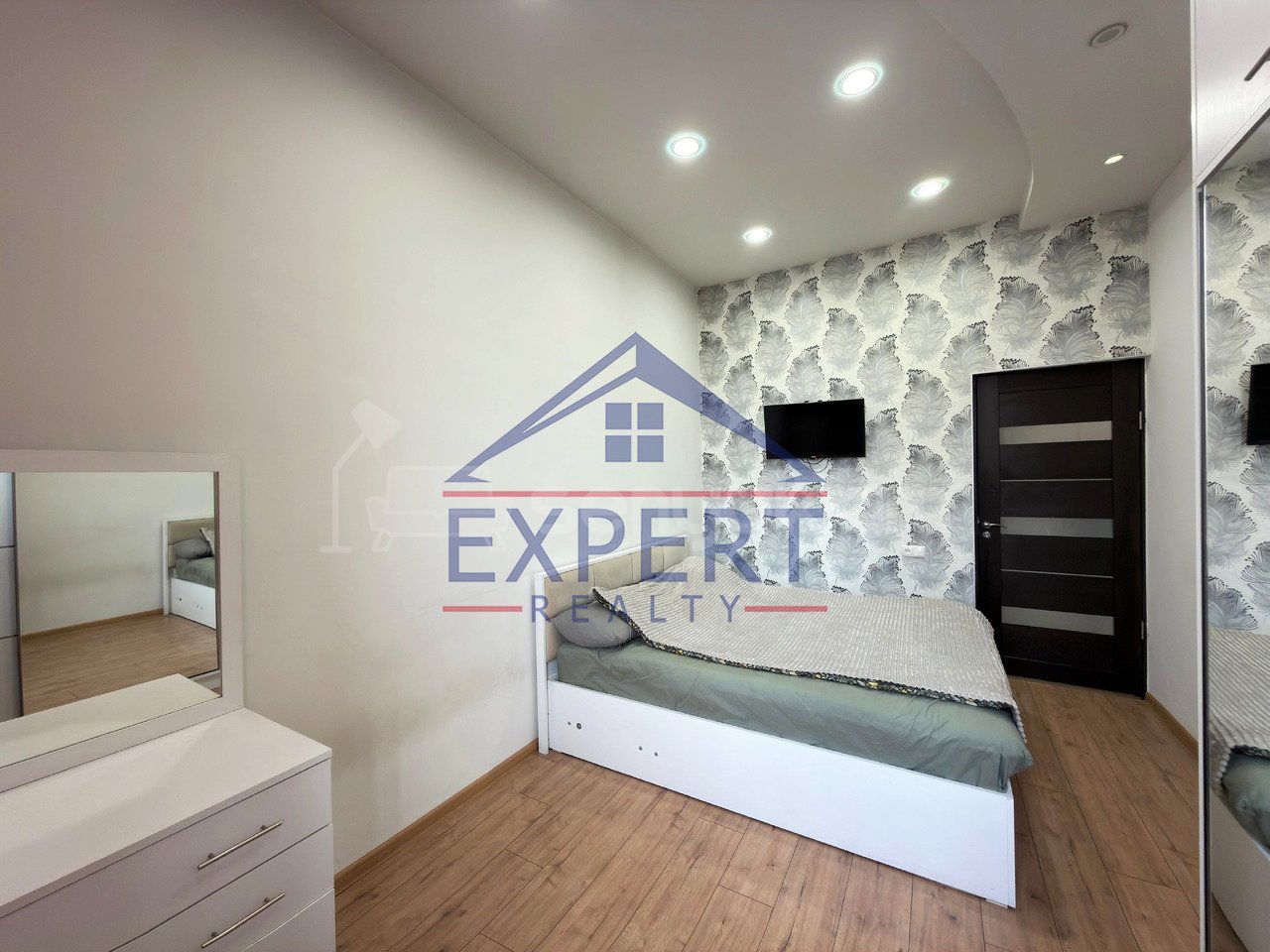 2 Սենյականոց Բնակարան Քարե Շենքում, 82քմ, 5/5 հարկ, Կապիտալ Վերանորոգված, Կահավորված, Արևկող