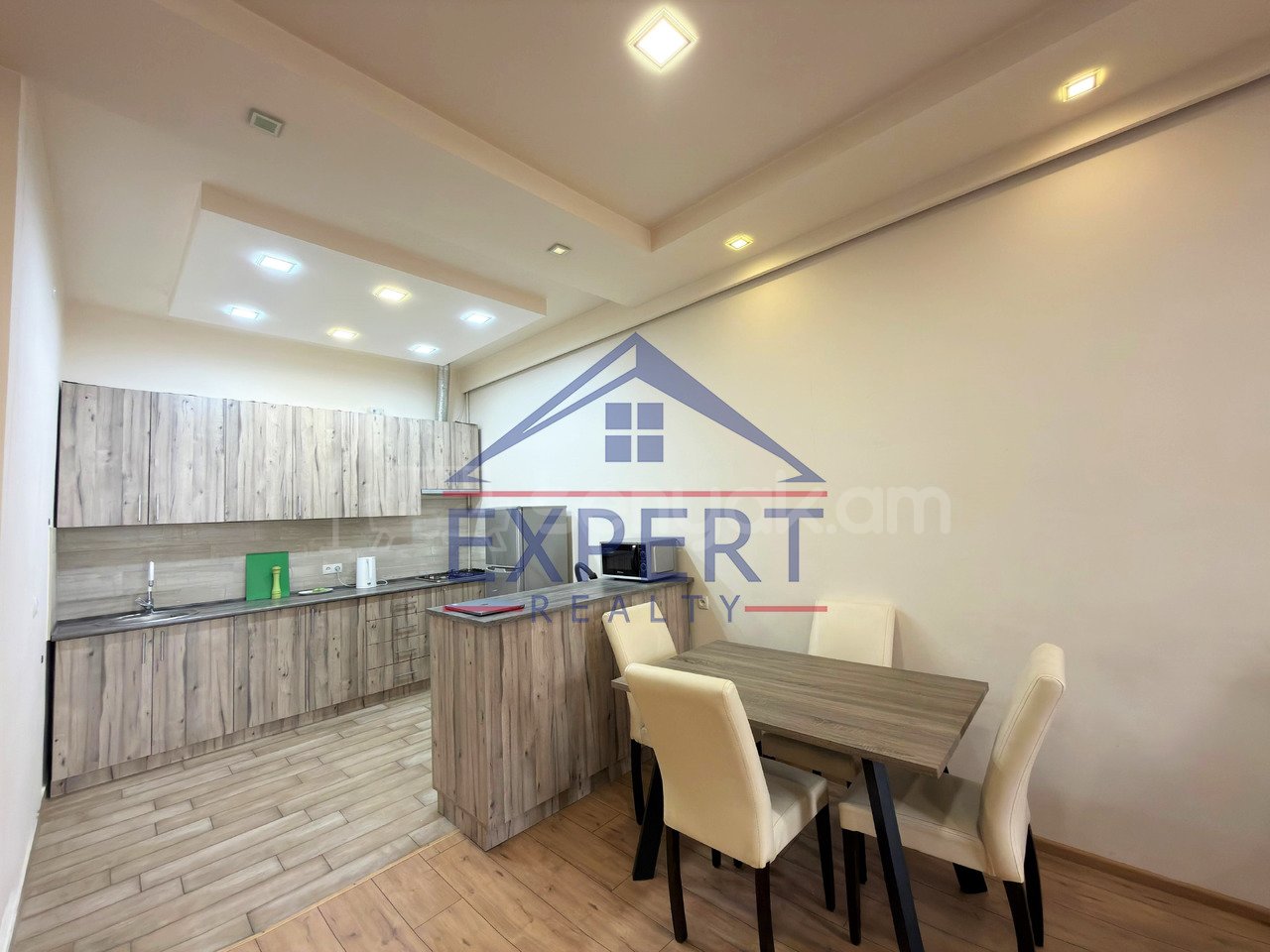 2 Սենյականոց Բնակարան Քարե Շենքում, 82քմ, 5/5 հարկ, Կապիտալ Վերանորոգված, Կահավորված, Արևկող