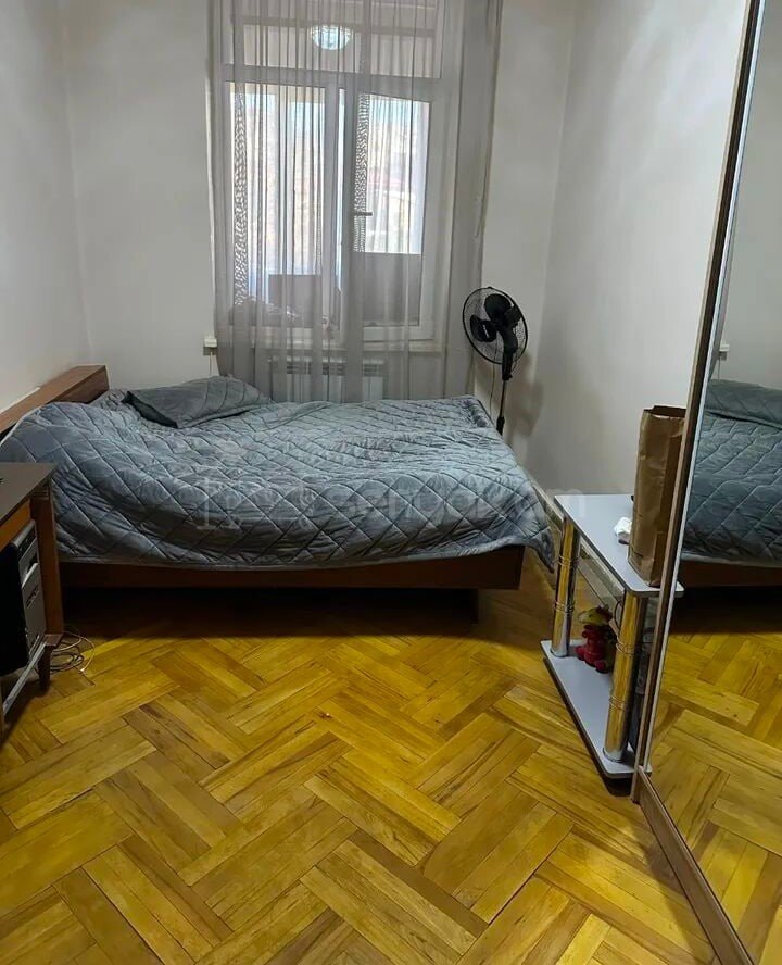 2 Սենյականոց Բնակարան Քարե Շենքում, 65քմ, 3/5 հարկ, Նորմալ Վիճակում