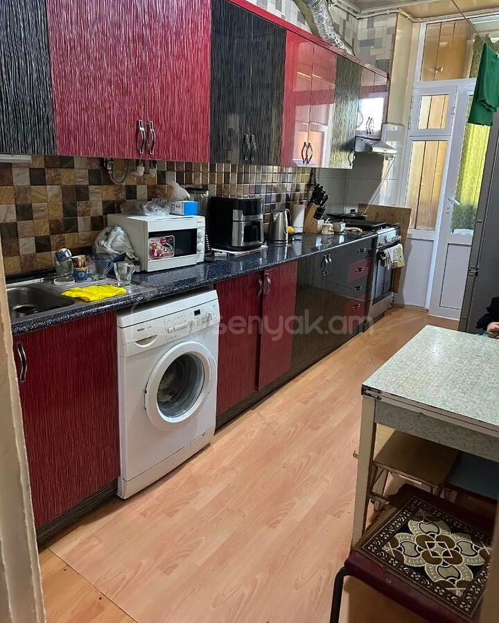 2 Սենյականոց Բնակարան Քարե Շենքում, 65քմ, 3/5 հարկ, Նորմալ Վիճակում