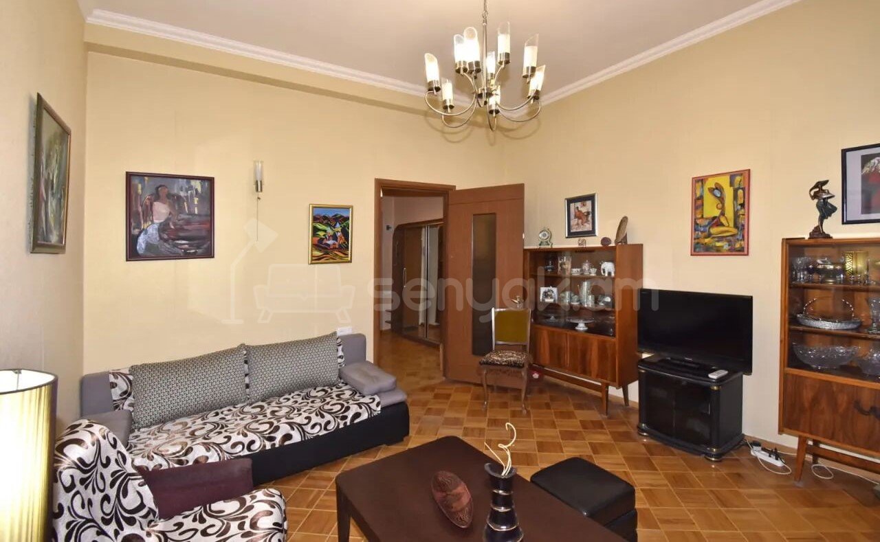 2 Սենյականոց Բնակարան Քարե Շենքում, 60քմ, 2/4 հարկ, Կապիտալ Վերանորոգված