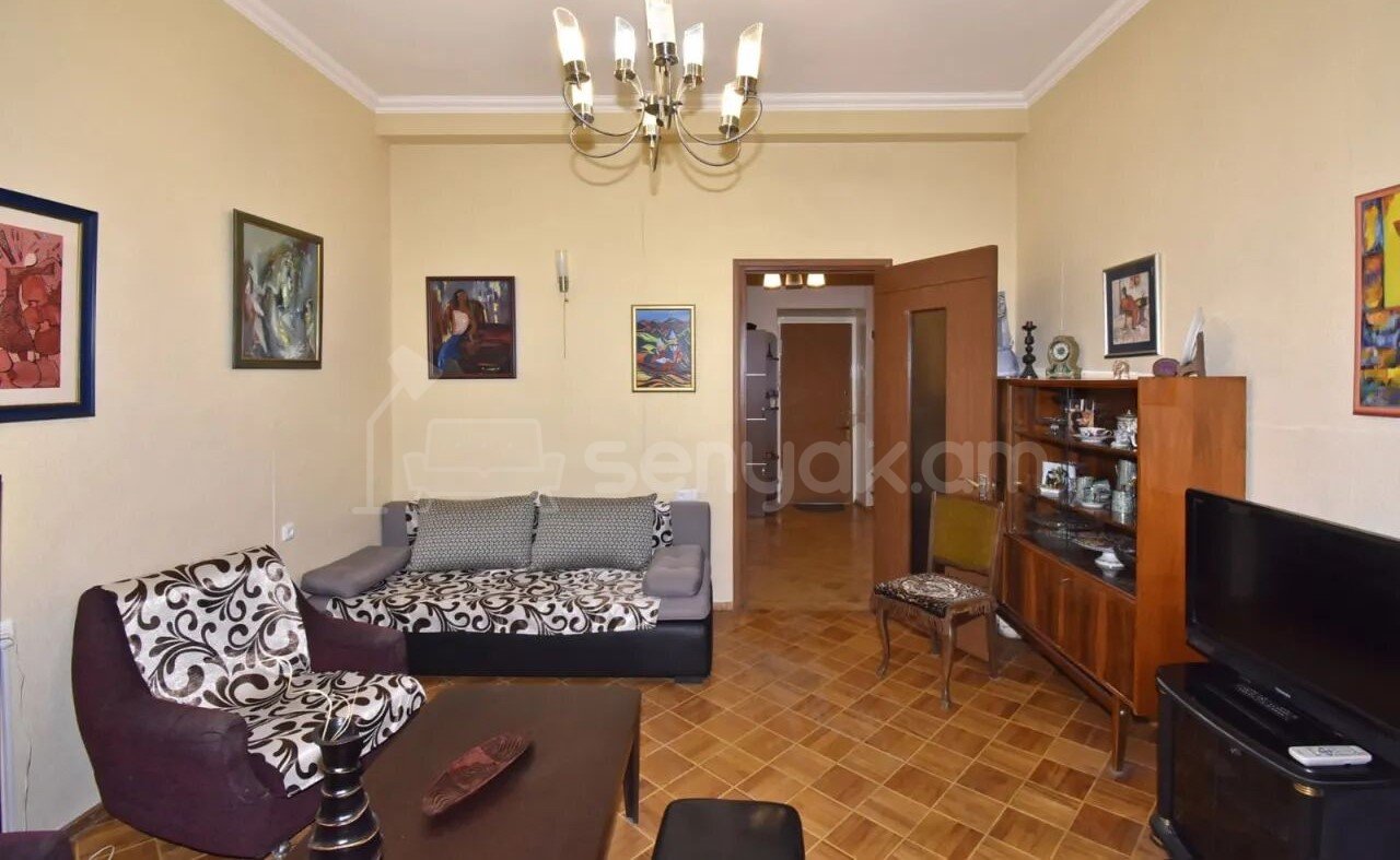 2 Սենյականոց Բնակարան Քարե Շենքում, 60քմ, 2/4 հարկ, Կապիտալ Վերանորոգված