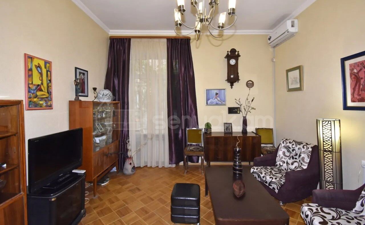 2 Սենյականոց Բնակարան Քարե Շենքում, 60քմ, 2/4 հարկ, Կապիտալ Վերանորոգված