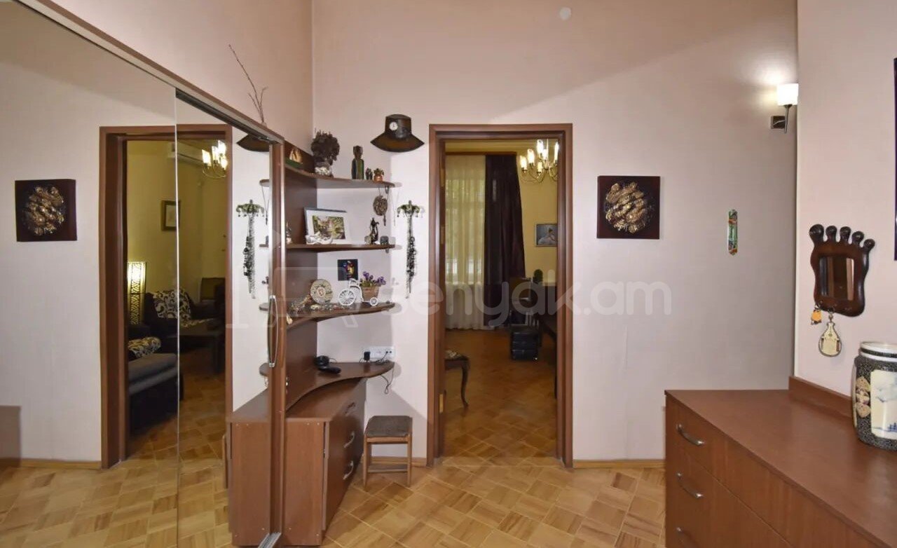 2 Սենյականոց Բնակարան Քարե Շենքում, 60քմ, 2/4 հարկ, Կապիտալ Վերանորոգված