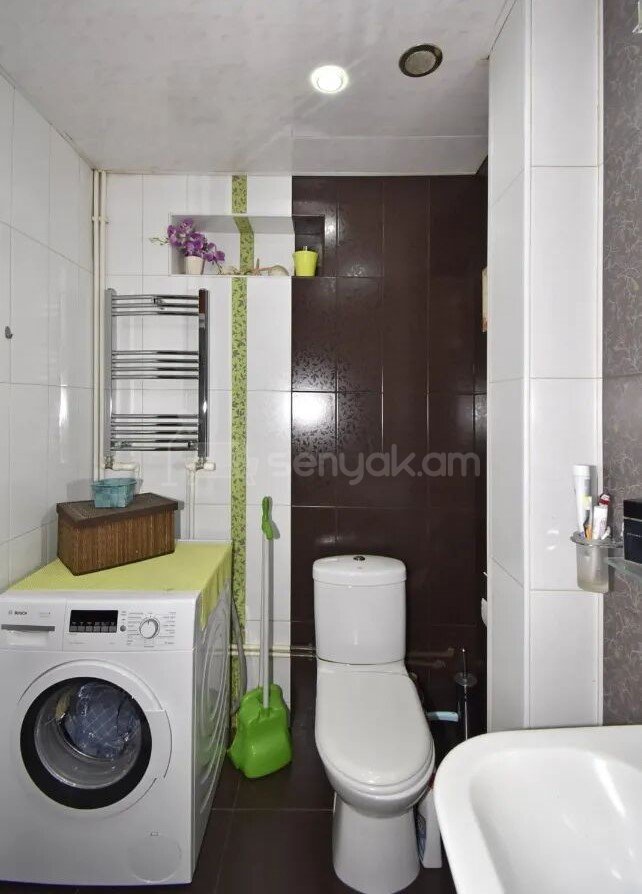 2 Սենյականոց Բնակարան Քարե Շենքում, 60քմ, 2/4 հարկ, Կապիտալ Վերանորոգված