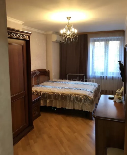 2 Սենյականոց Բնակարան Քարե Շենքում, 60քմ, 2/3 հարկ, Կապիտալ Վերանորոգված