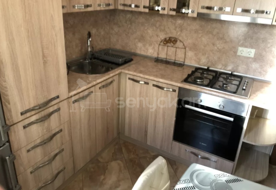 2 Սենյականոց Բնակարան Քարե Շենքում, 60քմ, 2/3 հարկ, Կապիտալ Վերանորոգված