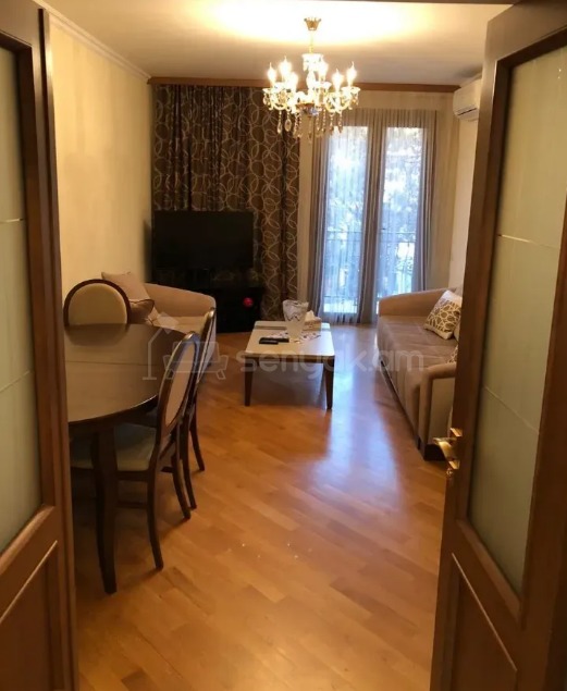 2 Սենյականոց Բնակարան Քարե Շենքում, 60քմ, 2/3 հարկ, Կապիտալ Վերանորոգված