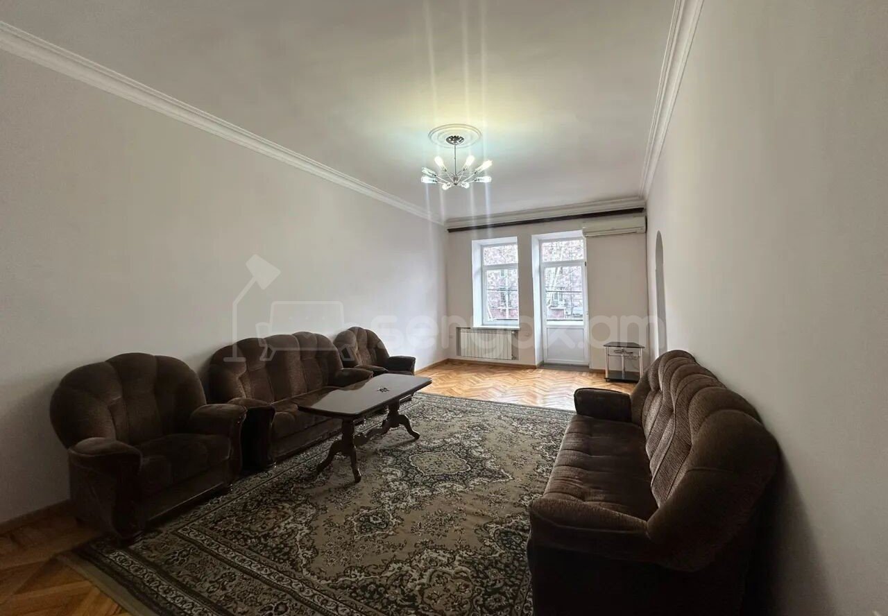 3 Սենյականոց Բնակարան Քարե Շենքում, 91քմ, 2/5 հարկ, Նորմալ Վիճակում