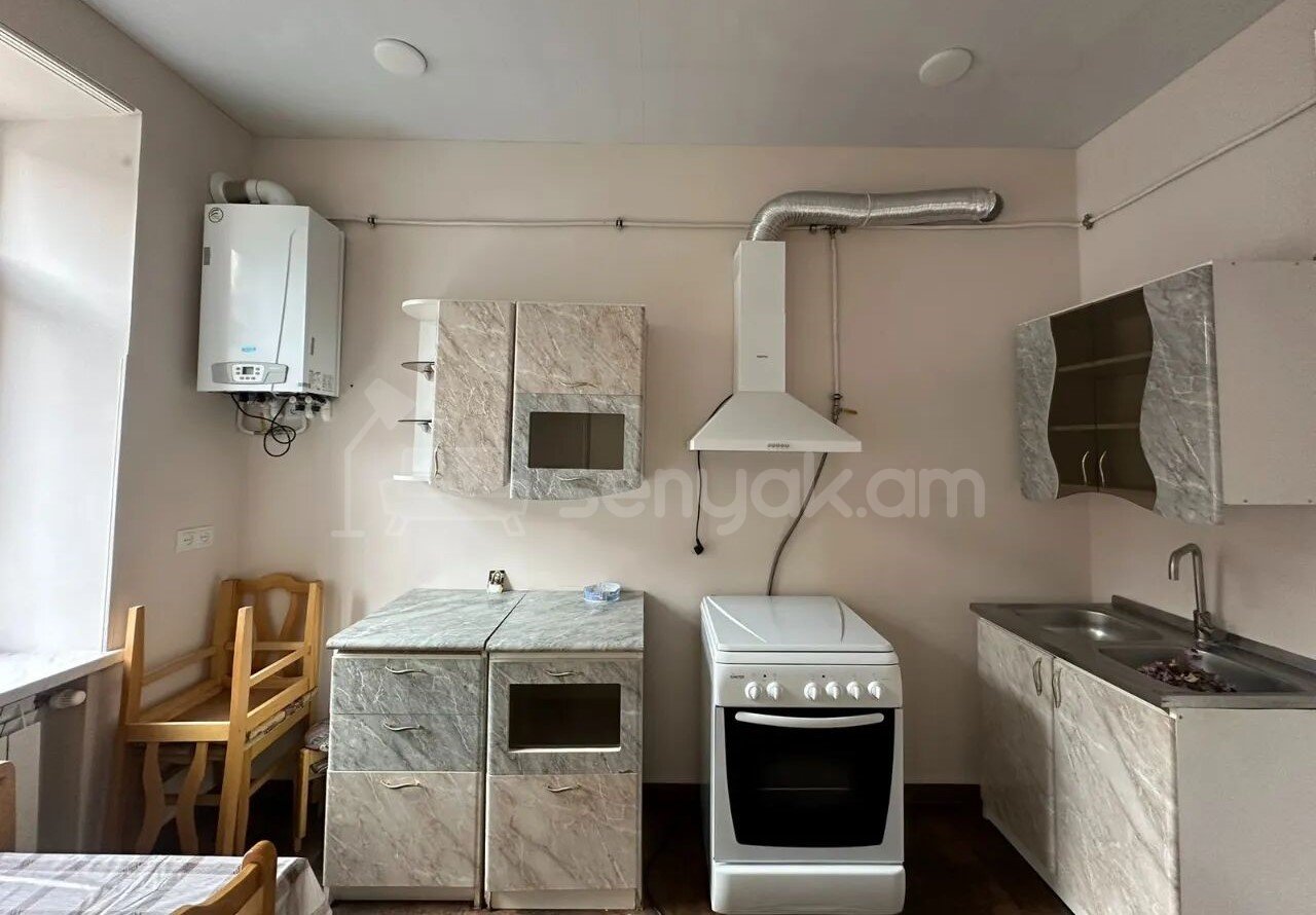 3 Սենյականոց Բնակարան Քարե Շենքում, 91քմ, 2/5 հարկ, Նորմալ Վիճակում