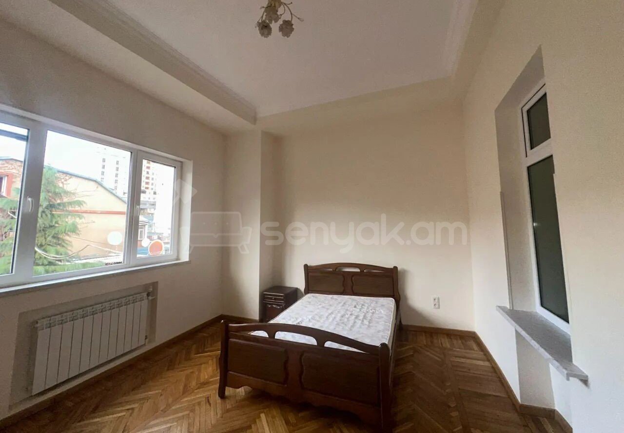 3 Սենյականոց Բնակարան Քարե Շենքում, 91քմ, 2/5 հարկ, Նորմալ Վիճակում