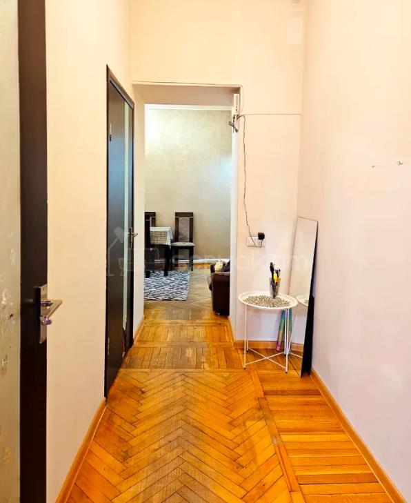 3 Սենյականոց Բնակարան Քարե Շենքում, 67քմ, 2/4 հարկ, Կապիտալ Վերանորոգված