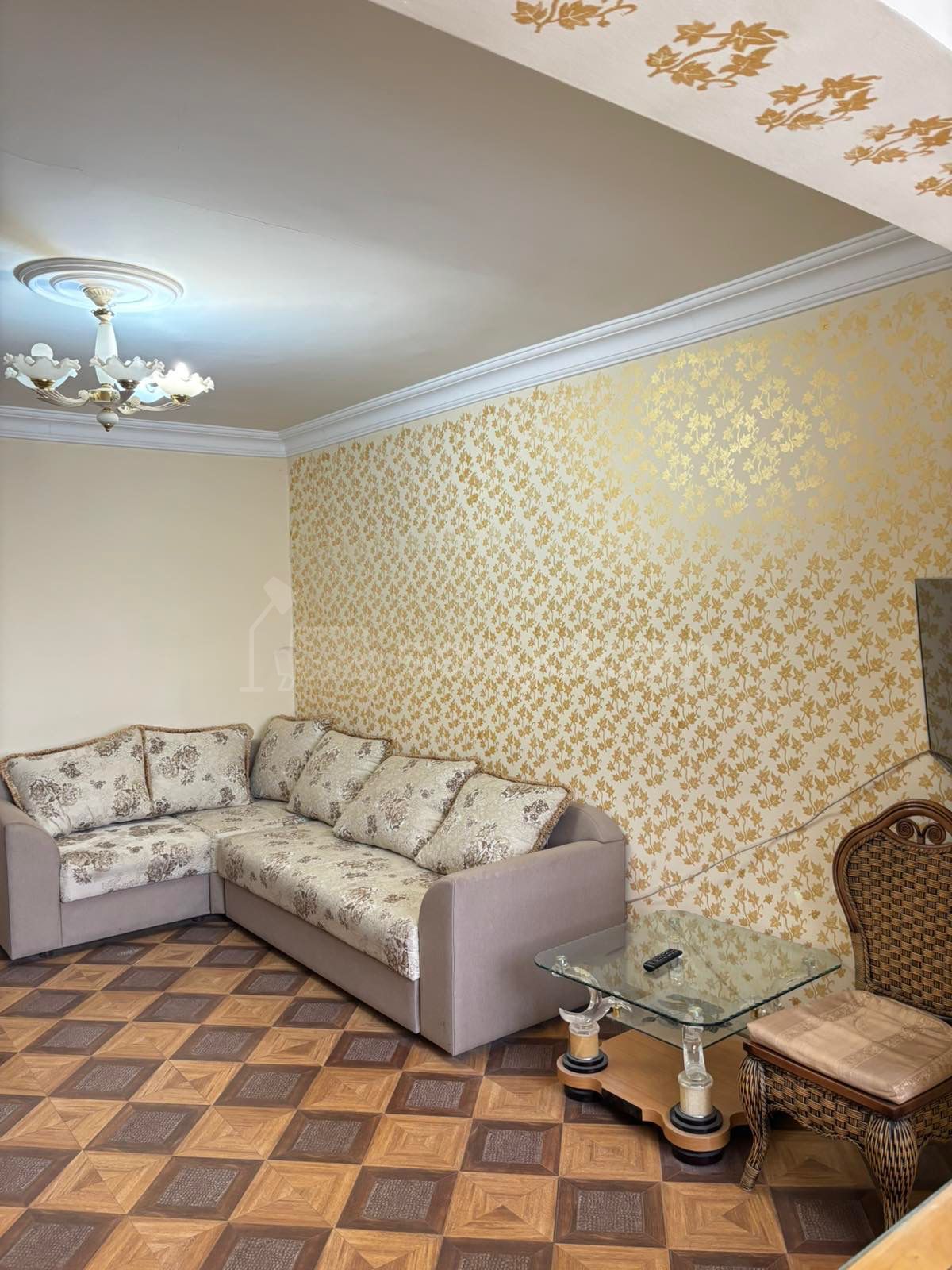 3 Սենյականոց Բնակարան Քարե Շենքում, 74քմ, 5/5 հարկ, Նորմալ Վիճակում