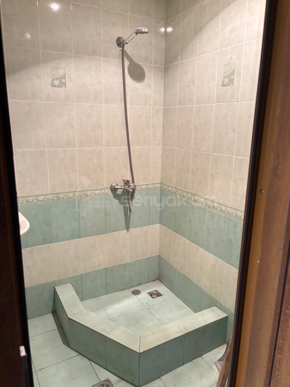 3 Սենյականոց Բնակարան Քարե Շենքում, 74քմ, 5/5 հարկ, Նորմալ Վիճակում