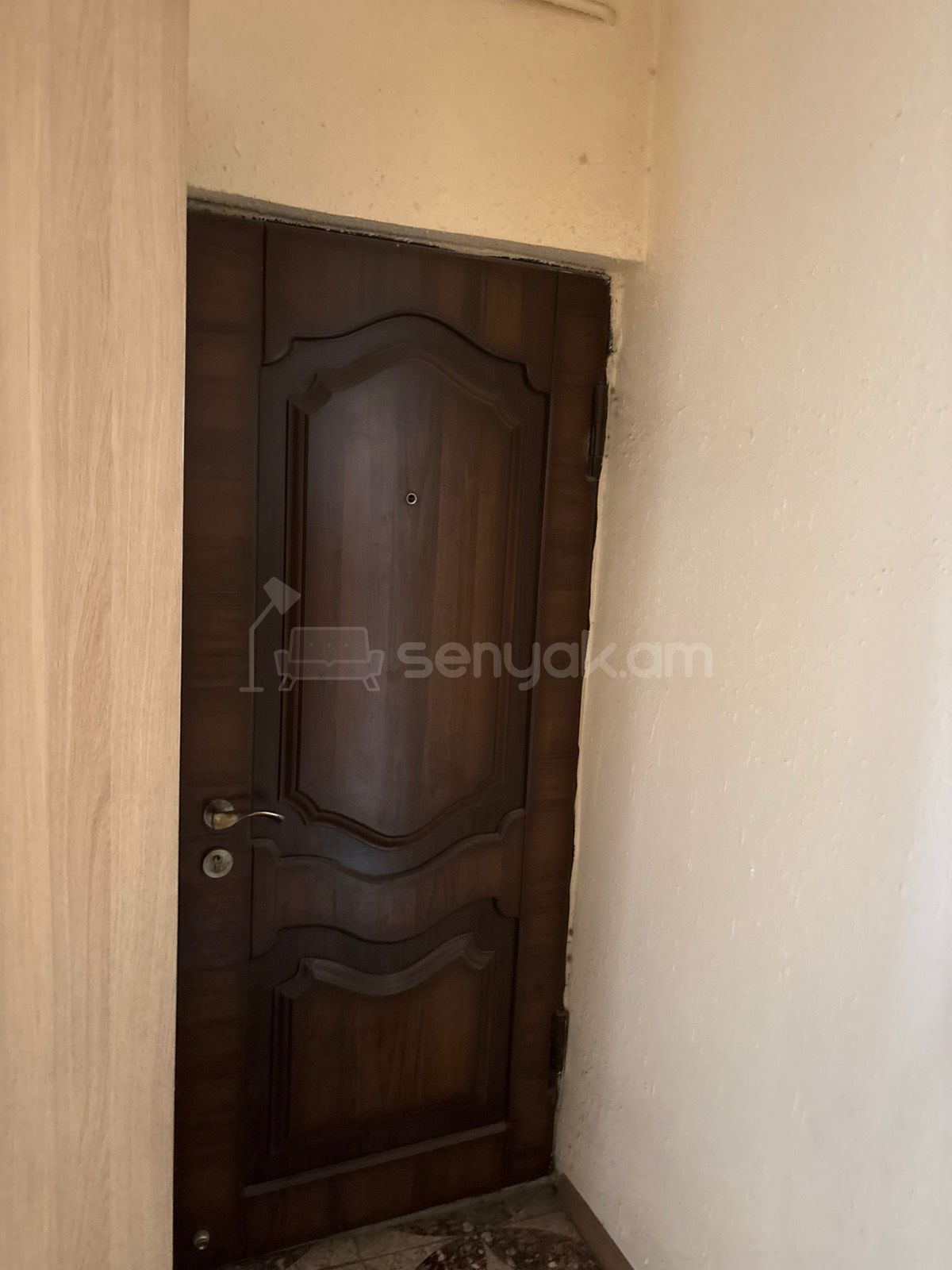 3 Սենյականոց Բնակարան Քարե Շենքում, 74քմ, 5/5 հարկ, Նորմալ Վիճակում