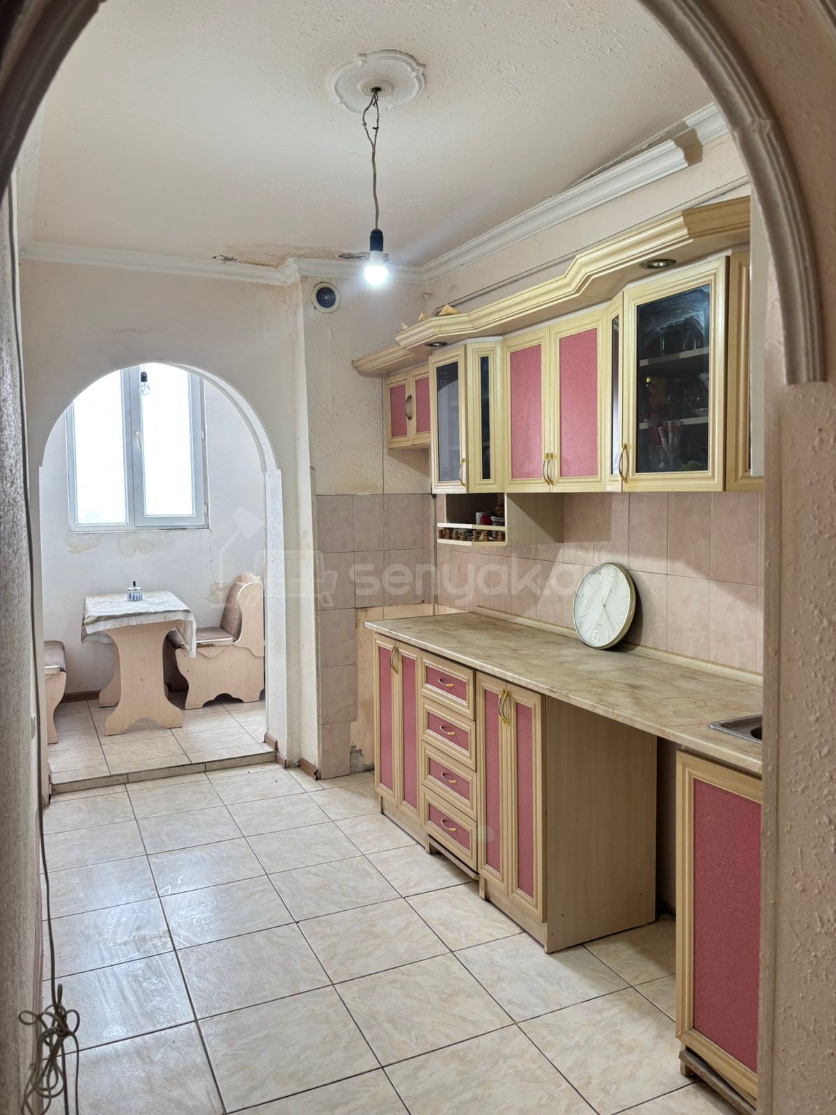 3 Սենյականոց Բնակարան Քարե Շենքում, 74քմ, 5/5 հարկ, Նորմալ Վիճակում