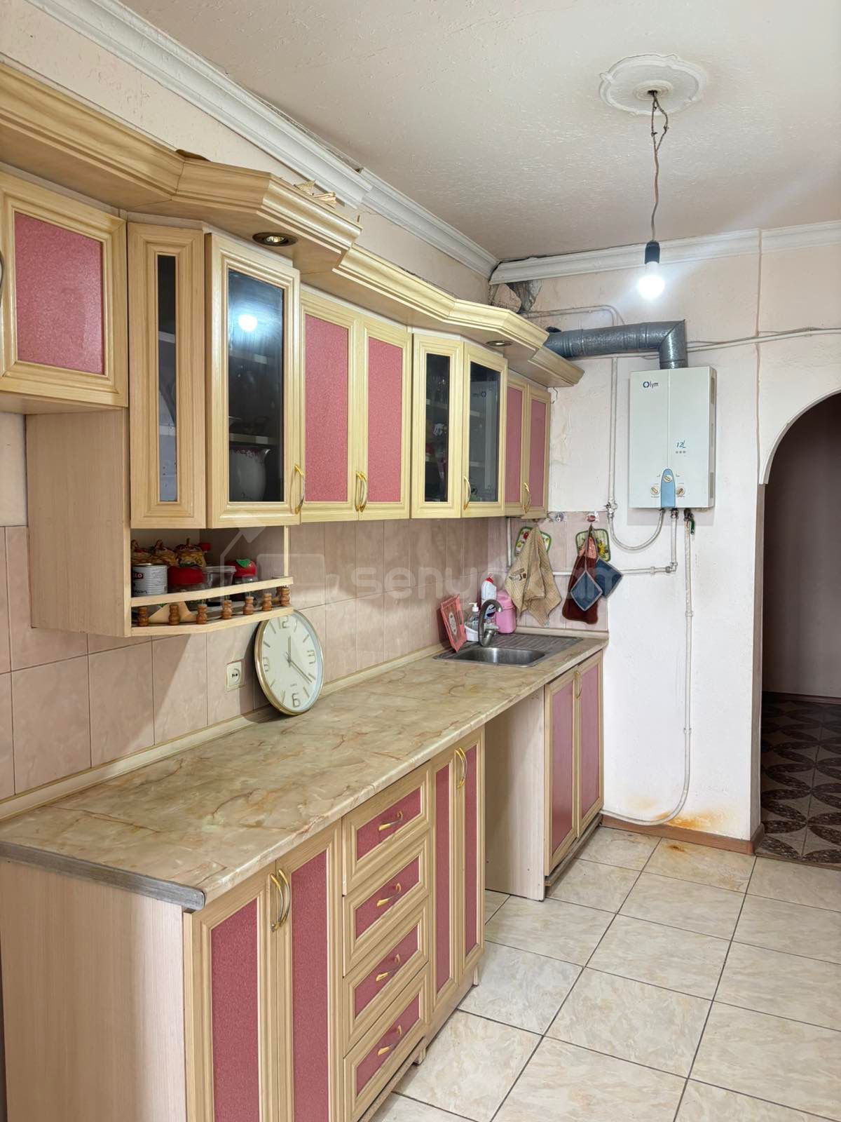 3 Սենյականոց Բնակարան Քարե Շենքում, 74քմ, 5/5 հարկ, Նորմալ Վիճակում