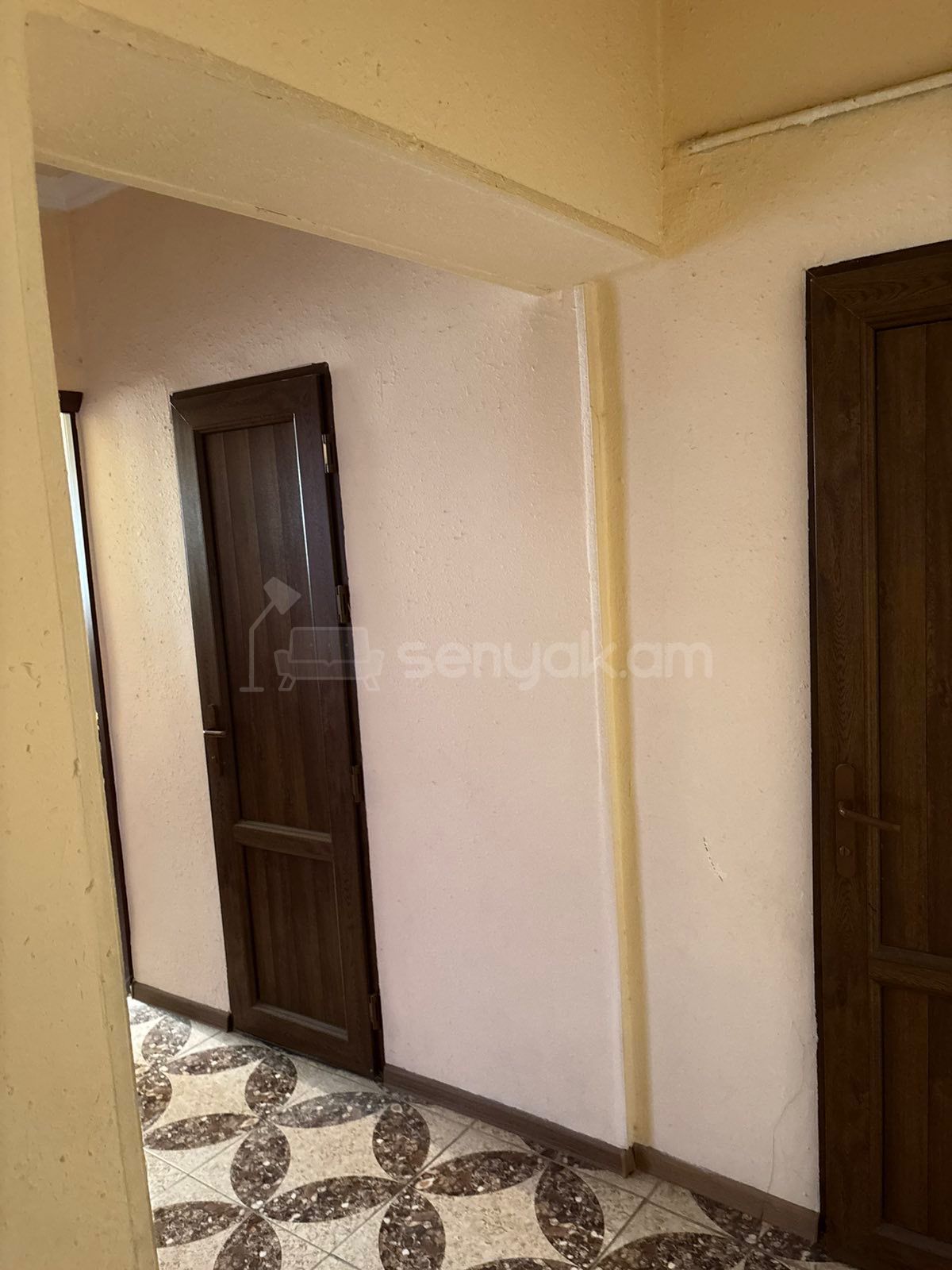 3 Սենյականոց Բնակարան Քարե Շենքում, 74քմ, 5/5 հարկ, Նորմալ Վիճակում