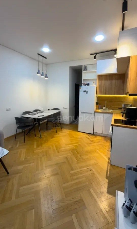 2 Սենյականոց Բնակարան Քարե Շենքում, 43քմ, 3/4 հարկ, Կապիտալ Վերանորոգված