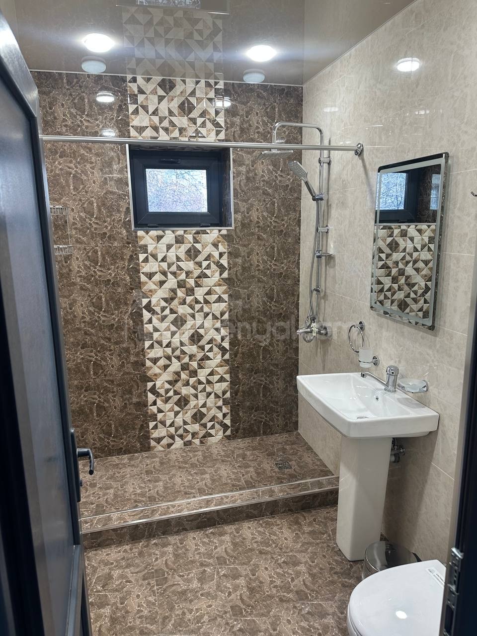 2 Սենյականոց Բնակարան Նորակառույց Քարե Շենքում, 67քմ, 2/3 հարկ, Կապիտալ Վերանորոգված, Կահավորված