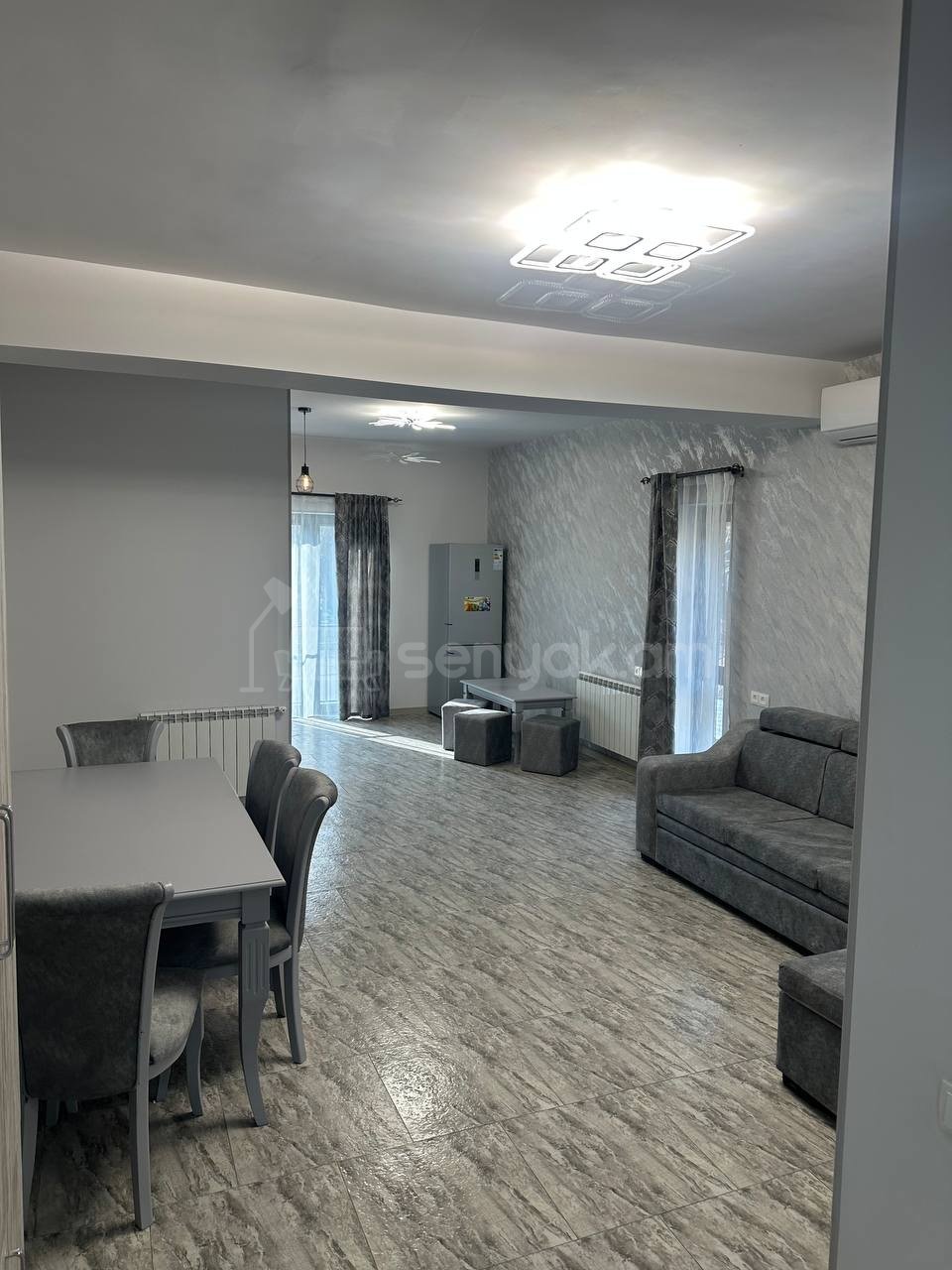 2 Սենյականոց Բնակարան Նորակառույց Քարե Շենքում, 67քմ, 2/3 հարկ, Կապիտալ Վերանորոգված, Կահավորված