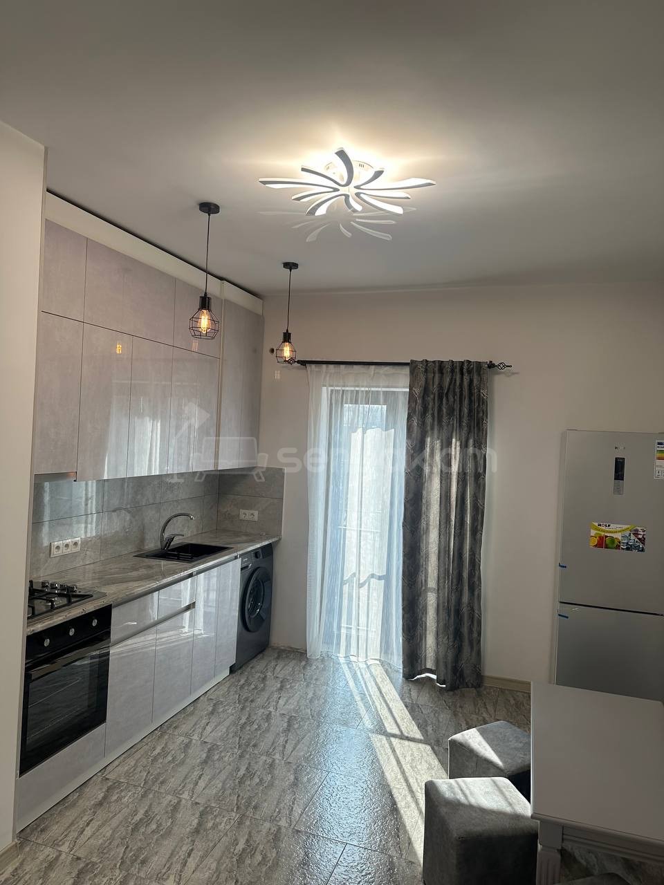 2 Սենյականոց Բնակարան Նորակառույց Քարե Շենքում, 67քմ, 2/3 հարկ, Կապիտալ Վերանորոգված, Կահավորված