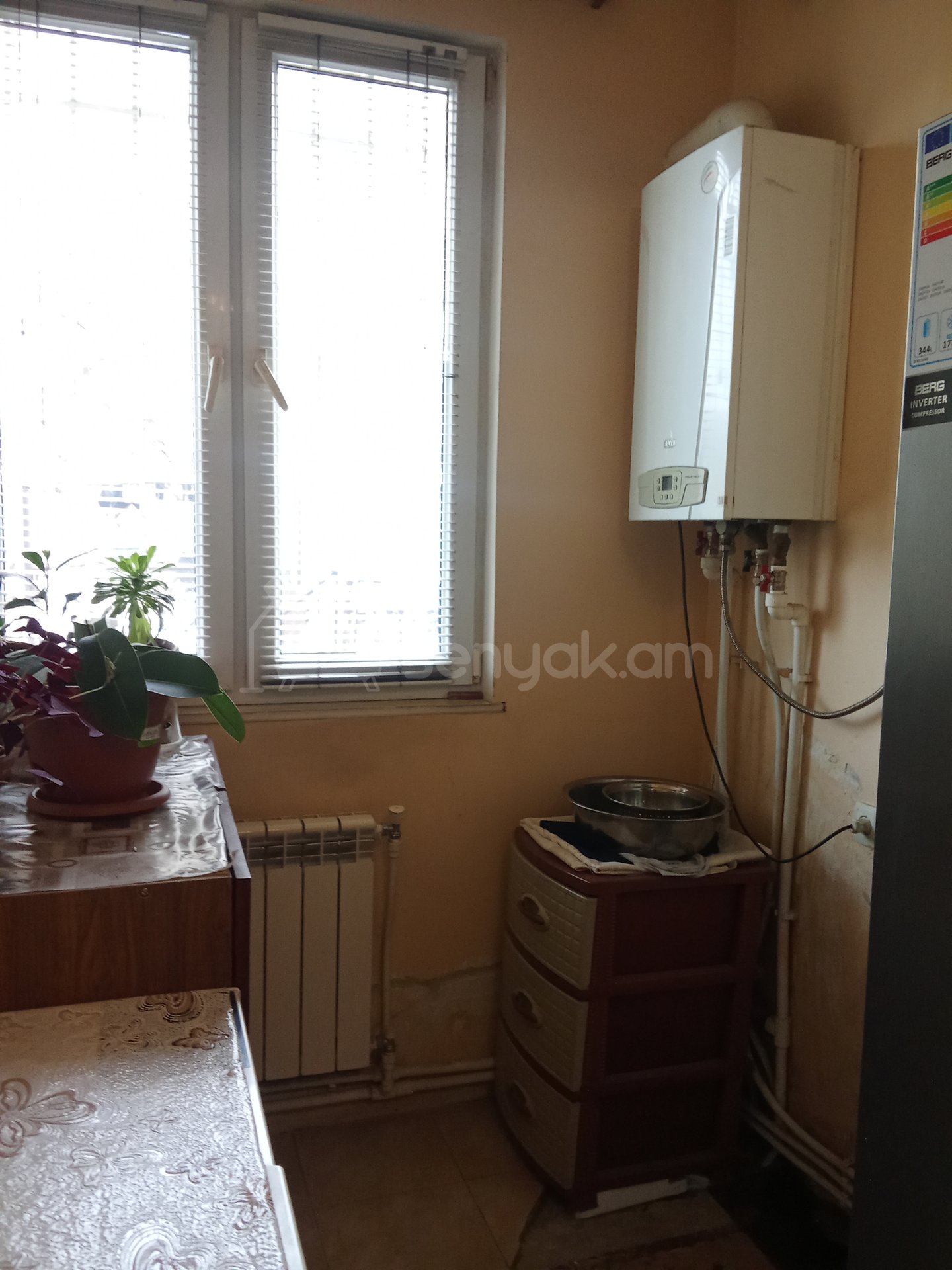 3 Սենյականոց Բնակարան Քարե Շենքում, 74քմ, 1/5 հարկ, Կապիտալ Վերանորոգված