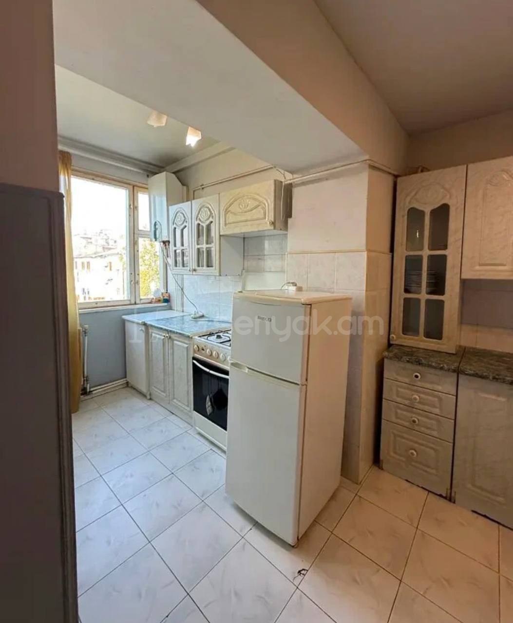 3 Սենյականոց Բնակարան Քարե Շենքում, 64քմ, 5/5 հարկ, Նորմալ Վիճակում, Կահավորված