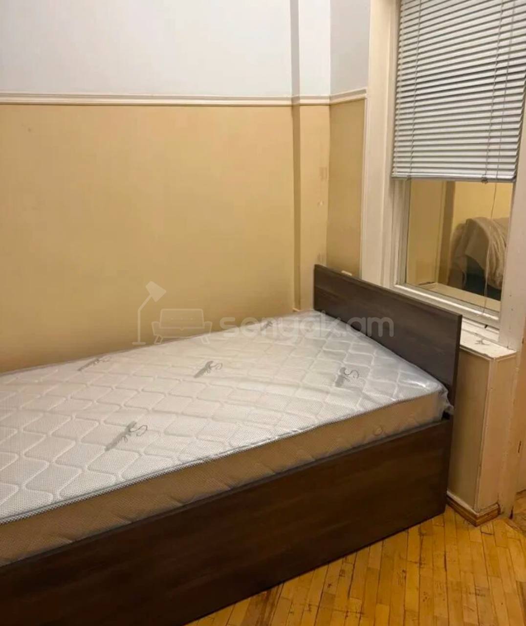 3 Սենյականոց Բնակարան Քարե Շենքում, 64քմ, 5/5 հարկ, Նորմալ Վիճակում, Կահավորված