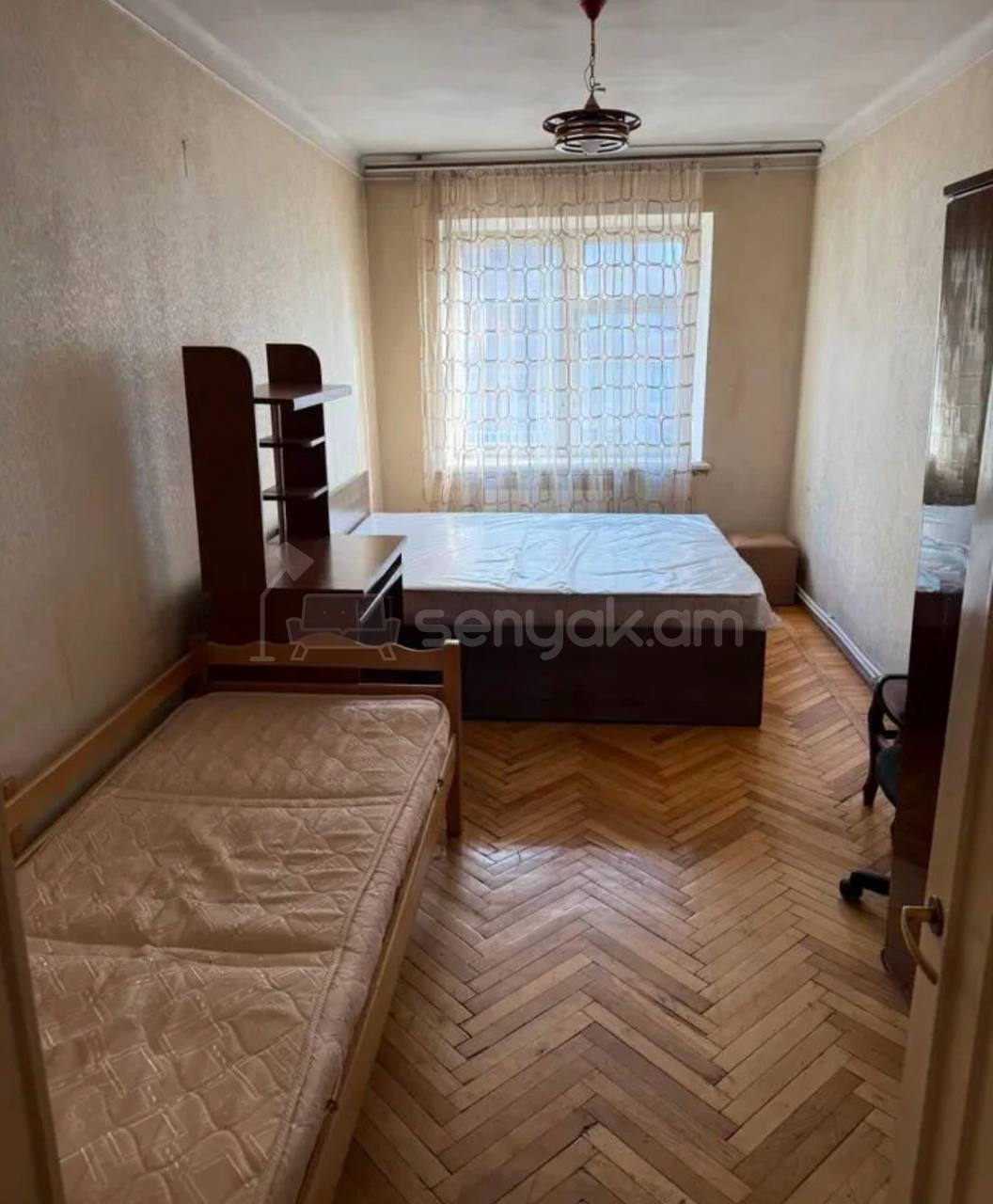 3 Սենյականոց Բնակարան Քարե Շենքում, 64քմ, 5/5 հարկ, Նորմալ Վիճակում, Կահավորված