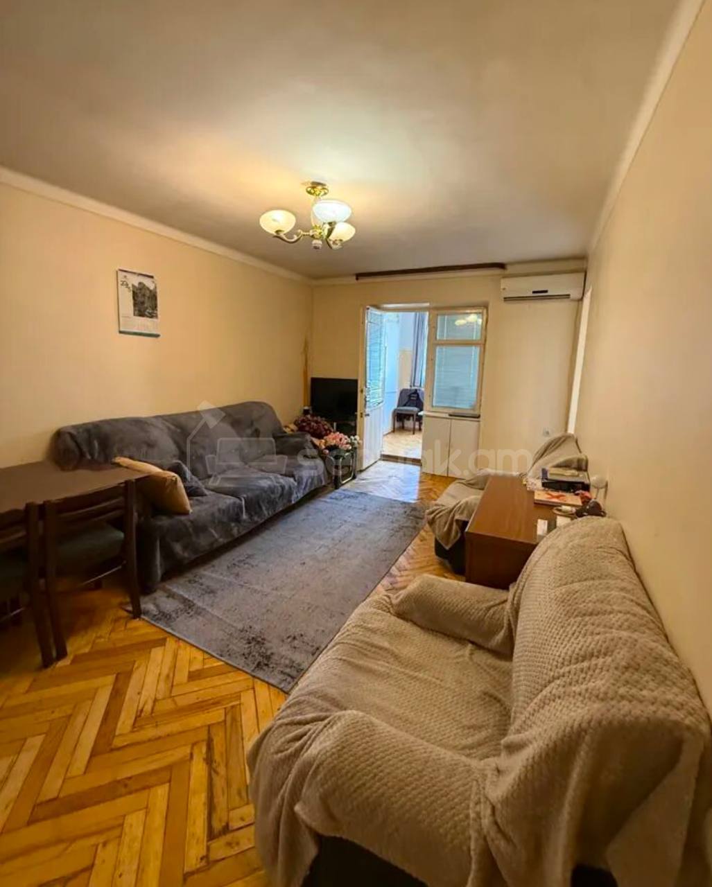 3 Սենյականոց Բնակարան Քարե Շենքում, 64քմ, 5/5 հարկ, Նորմալ Վիճակում, Կահավորված