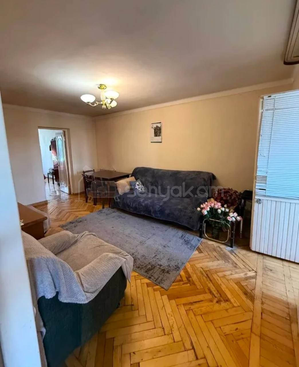 3 Սենյականոց Բնակարան Քարե Շենքում, 64քմ, 5/5 հարկ, Նորմալ Վիճակում, Կահավորված