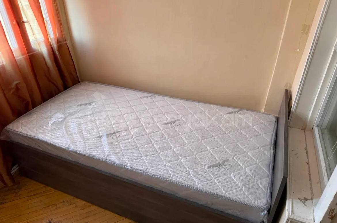 3 Սենյականոց Բնակարան Քարե Շենքում, 64քմ, 5/5 հարկ, Նորմալ Վիճակում, Կահավորված