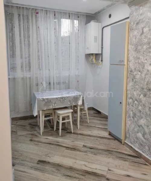 3 Սենյականոց Բնակարան Քարե Շենքում, 55քմ, 1/4 հարկ, Կոսմետիկ Վերանորոգված, Կահավորված, Արևկող