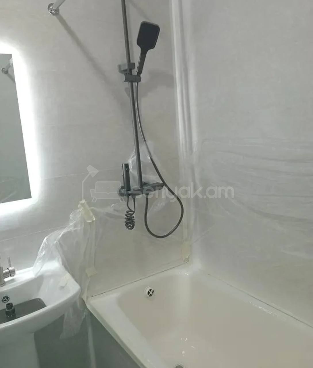 3 Սենյականոց Բնակարան Քարե Շենքում, 56քմ, 3/3 հարկ, Կոսմետիկ Վերանորոգված, Կահավորված