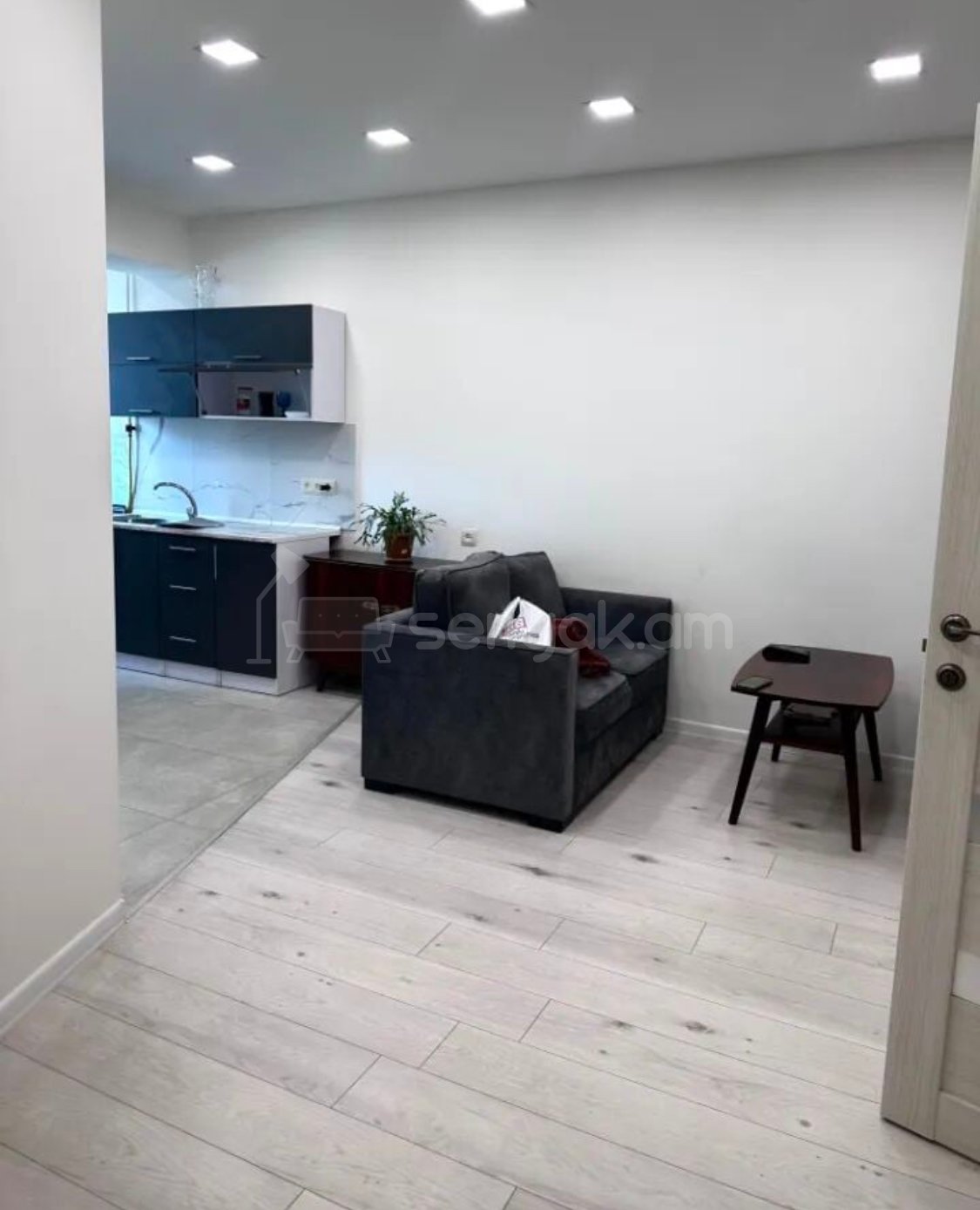 2 Սենյականոց Բնակարան Քարե Շենքում, 40քմ, 3/6 հարկ, Կապիտալ Վերանորոգված, Կահավորված, Արևկող