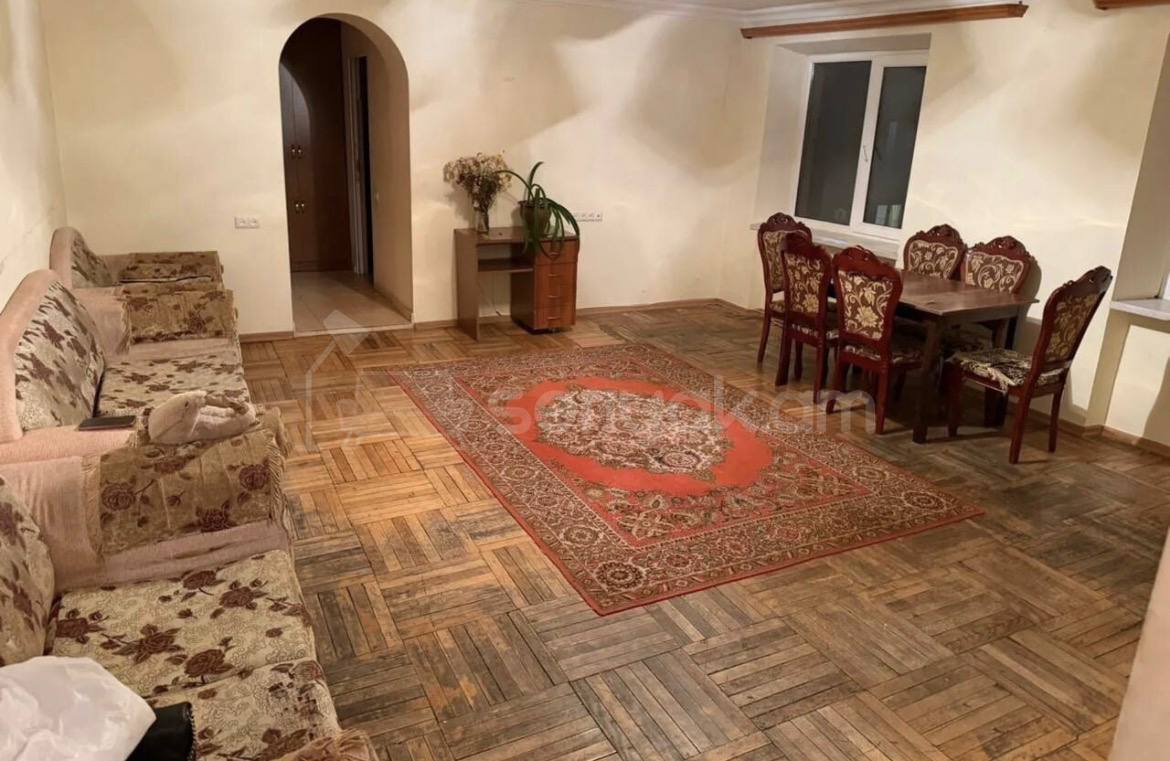 3 Սենյականոց Բնակարան Քարե Շենքում, 85քմ, 3/6 հարկ, Նորմալ Վիճակում, Կահավորված