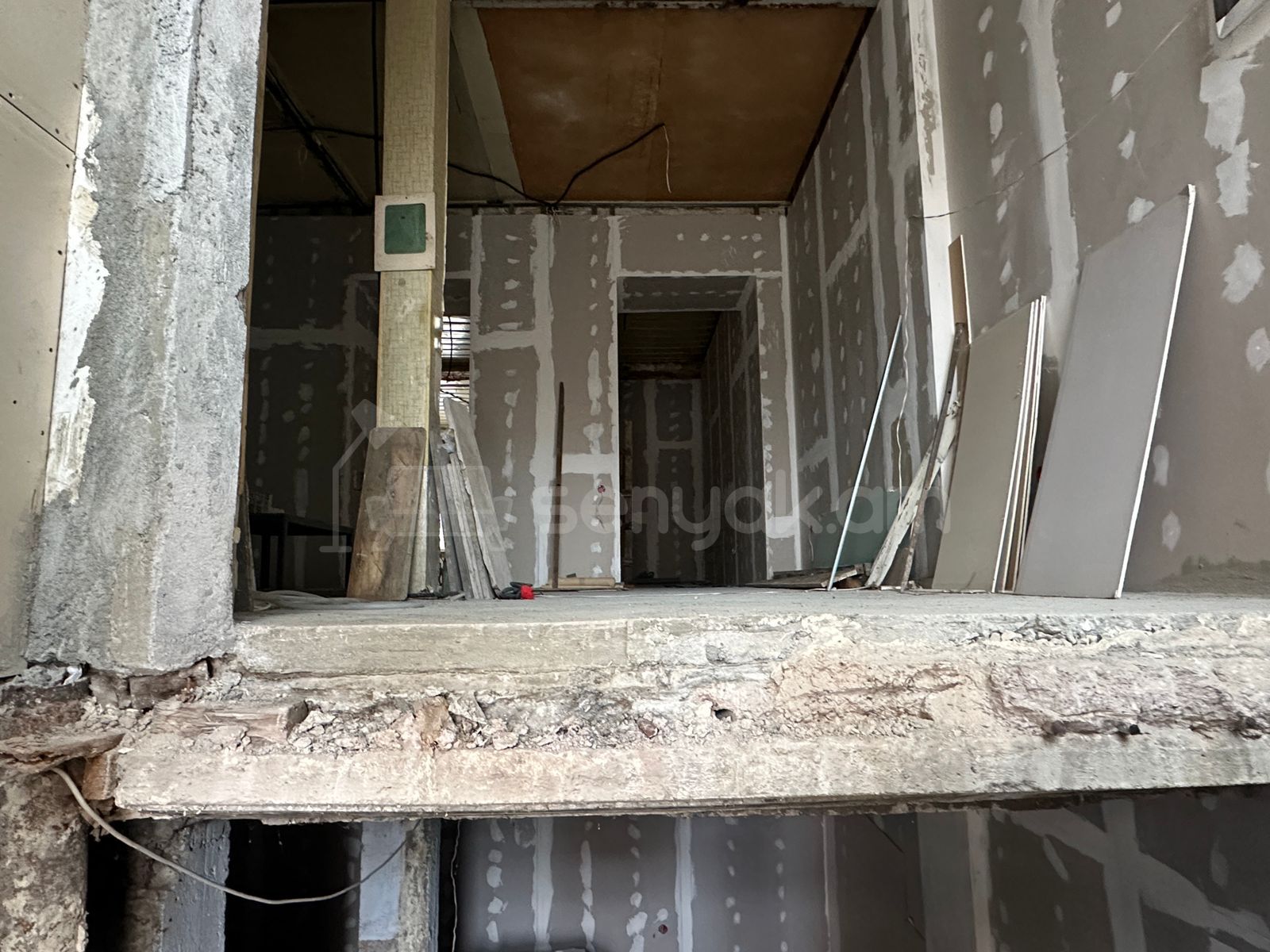 3 Սենյականոց Բնակարան Քարե Շենքում, 112քմ, 2/4 հարկ, Զրոյական Վիճակում