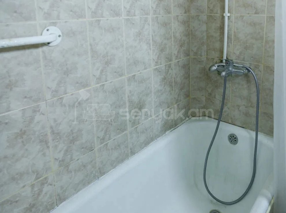 2 Սենյականոց Բնակարան Քարե Շենքում, 70քմ, 2/3 հարկ, Կոսմետիկ Վերանորոգված, Կահավորված