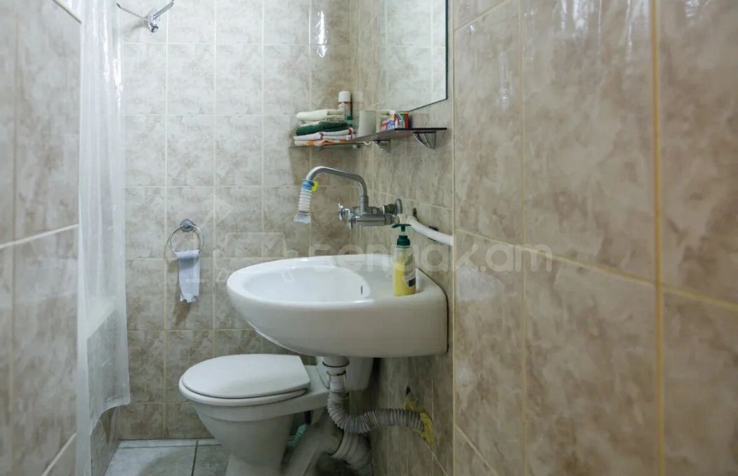 2 Սենյականոց Բնակարան Քարե Շենքում, 70քմ, 2/3 հարկ, Կոսմետիկ Վերանորոգված, Կահավորված