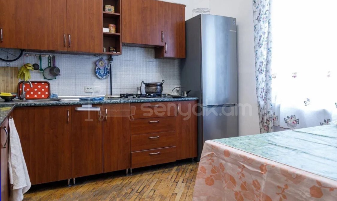 2 Սենյականոց Բնակարան Քարե Շենքում, 70քմ, 2/3 հարկ, Կոսմետիկ Վերանորոգված, Կահավորված