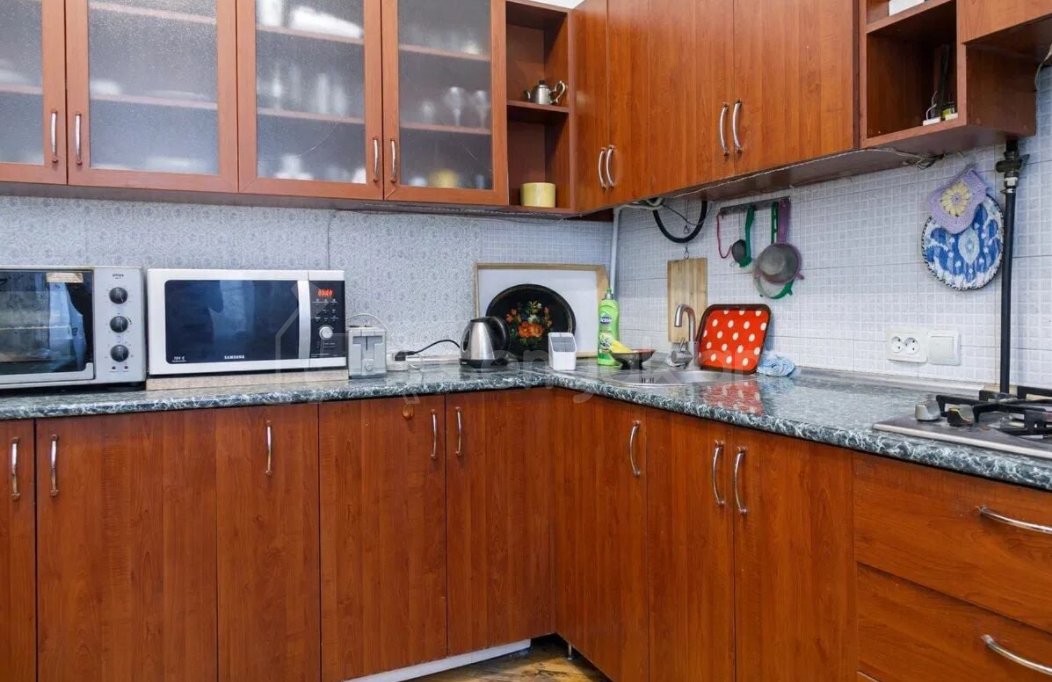 2 Սենյականոց Բնակարան Քարե Շենքում, 70քմ, 2/3 հարկ, Կոսմետիկ Վերանորոգված, Կահավորված