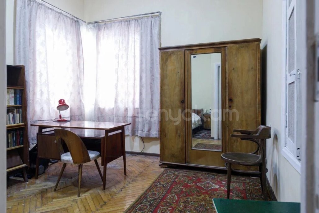 2 Սենյականոց Բնակարան Քարե Շենքում, 70քմ, 2/3 հարկ, Կոսմետիկ Վերանորոգված, Կահավորված