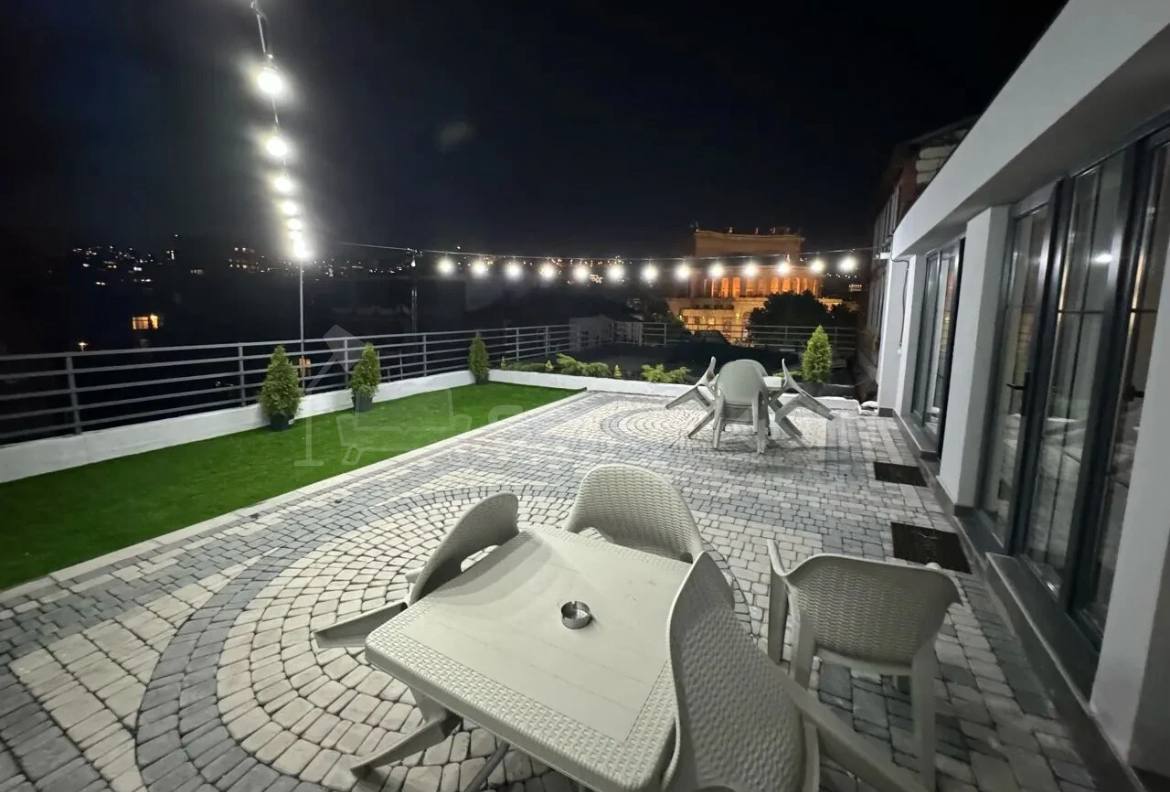 1 Սենյականոց Բնակարան Քարե Շենքում, 100քմ, 5/5 հարկ, Դիզայներական Վերանորոգված, Կահավորված