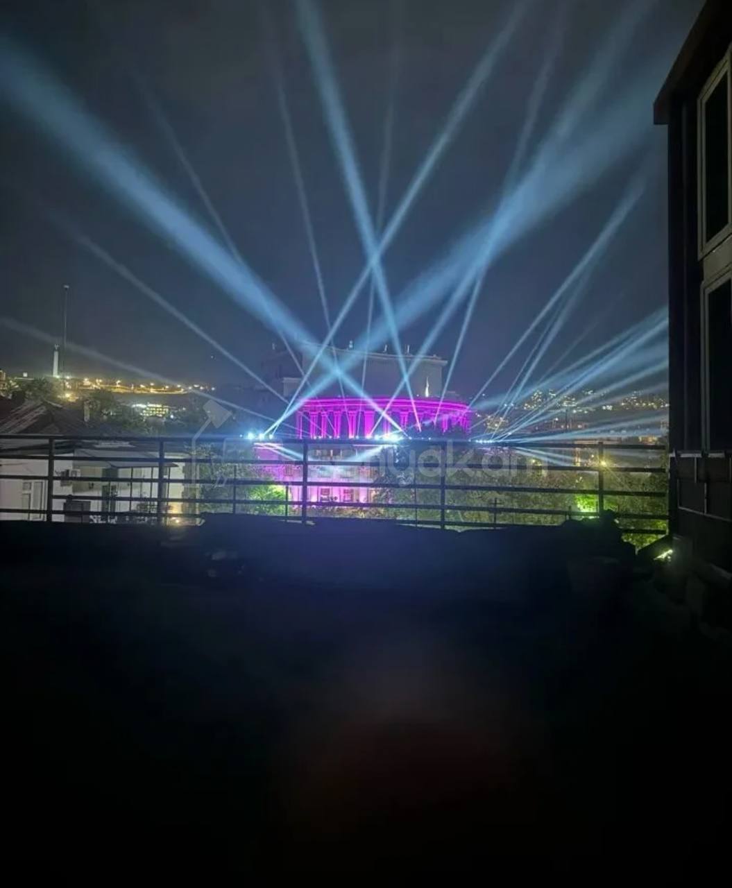 1 Սենյականոց Բնակարան Քարե Շենքում, 100քմ, 5/5 հարկ, Դիզայներական Վերանորոգված, Կահավորված