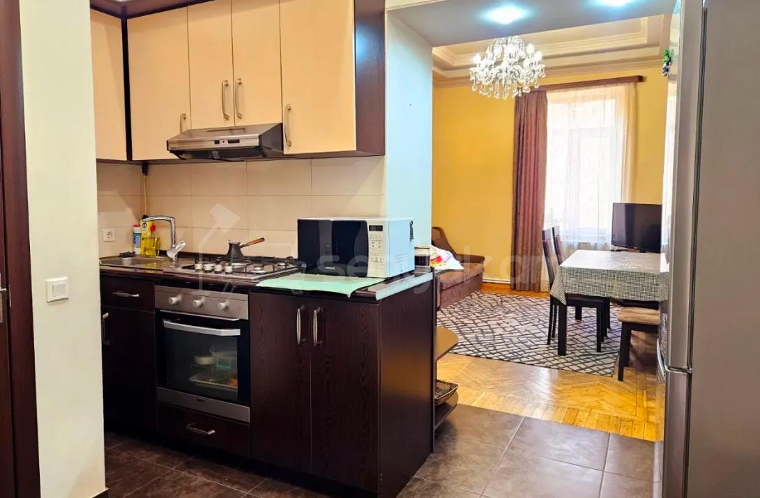 3 Սենյականոց Բնակարան Քարե Շենքում, 67քմ, 2/4 հարկ, Կապիտալ Վերանորոգված, Կահավորված