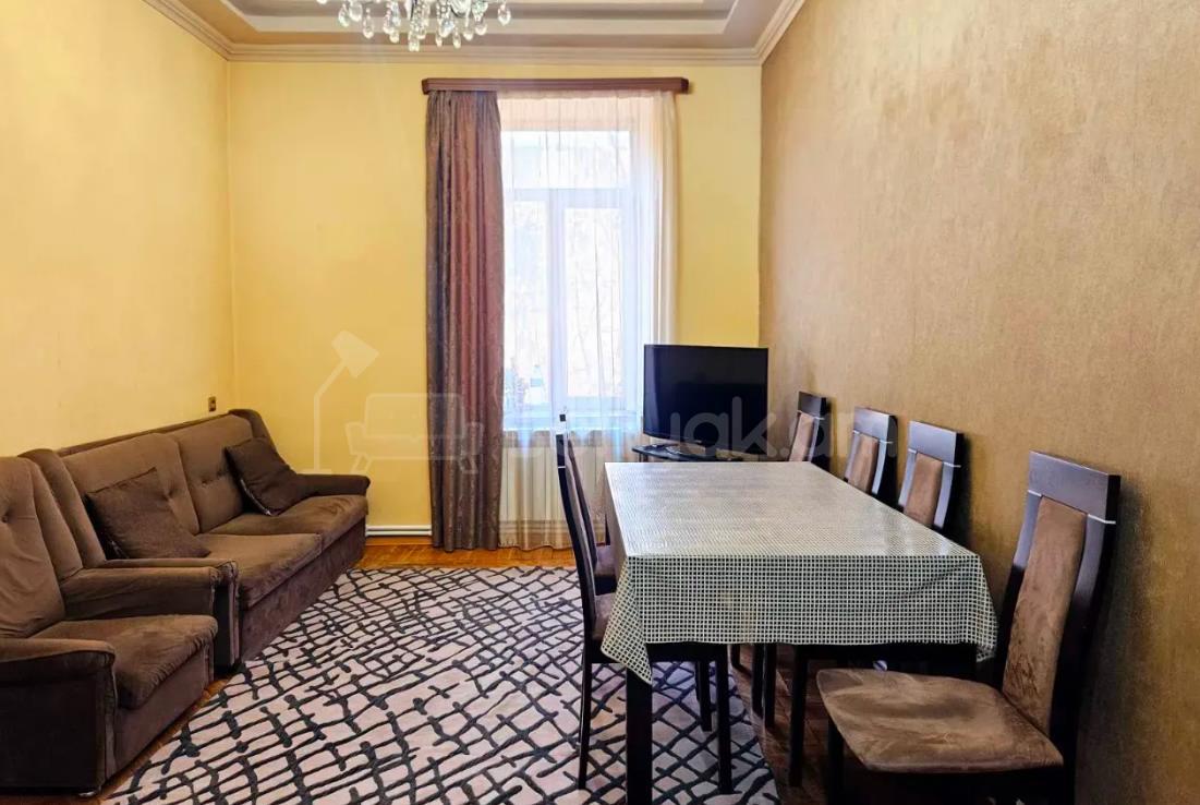 3 Սենյականոց Բնակարան Քարե Շենքում, 67քմ, 2/4 հարկ, Կապիտալ Վերանորոգված, Կահավորված