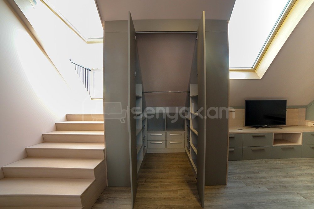 4 Սենյականոց Բնակարան Քարե Շենքում, 144քմ, 5/5 հարկ, Դիզայներական Վերանորոգված