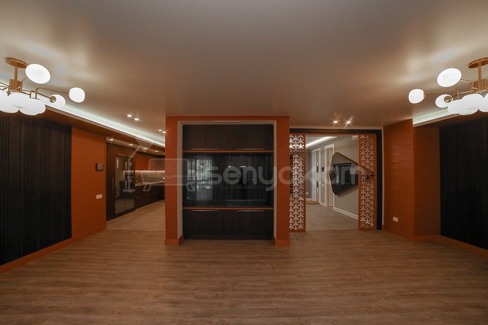 4 Սենյականոց Բնակարան Քարե Շենքում, 144քմ, 5/5 հարկ, Դիզայներական Վերանորոգված